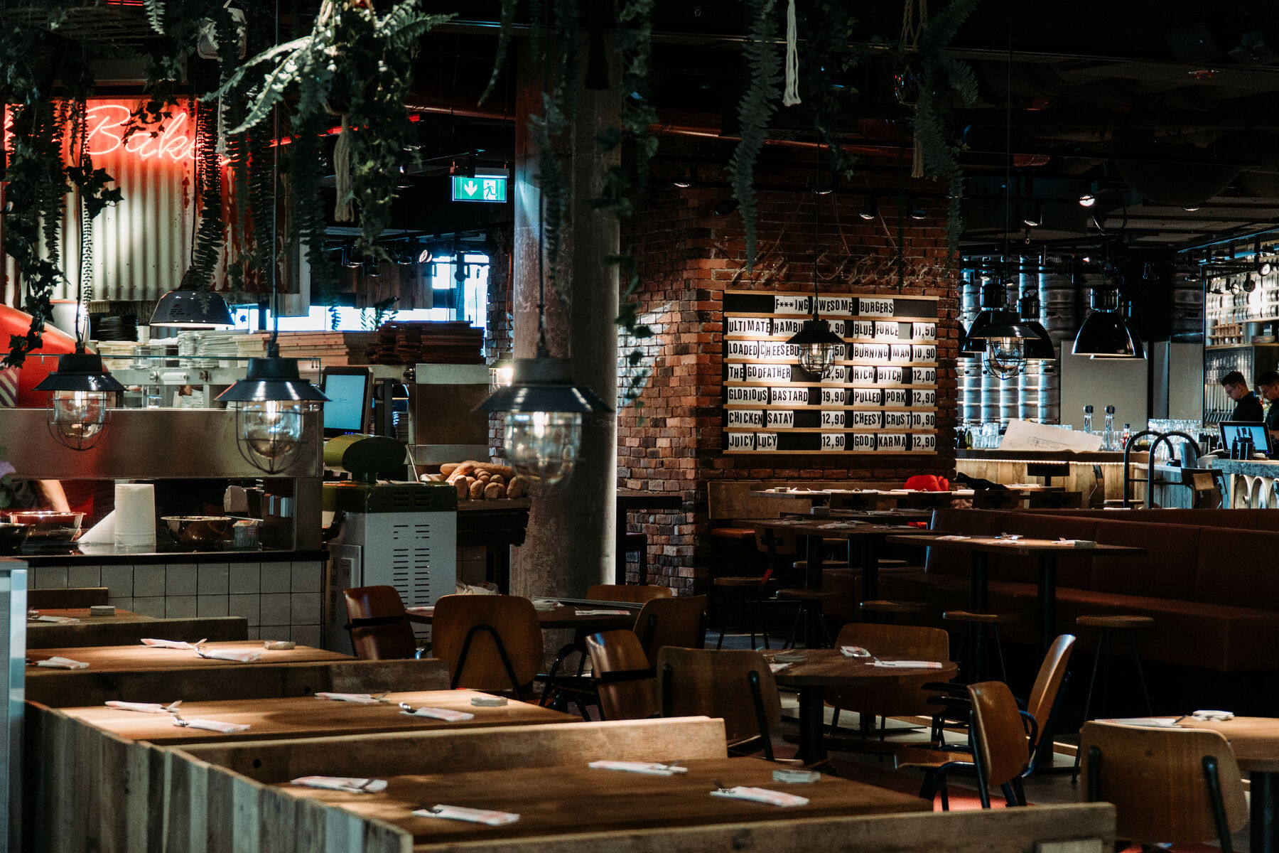 GLORIOUS BASTARDS / Europark Salzburg News Innenraumdesign